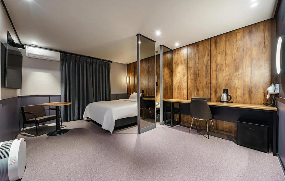บราวน์ดอท โฮเทล คอมดัน Motel อินชอน ภายนอก รูปภาพ