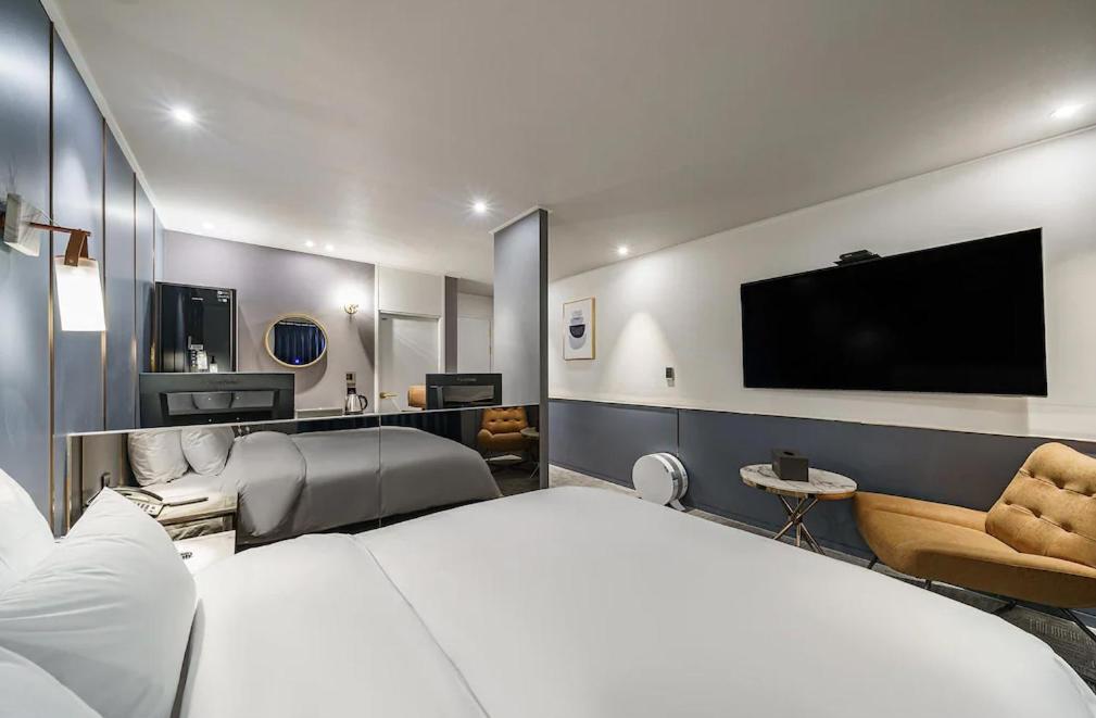 บราวน์ดอท โฮเทล คอมดัน Motel อินชอน ภายนอก รูปภาพ